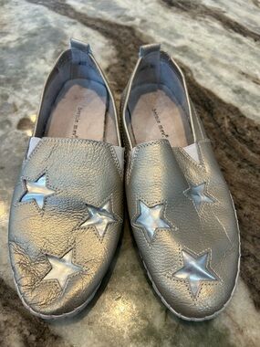 bernie mev. Silver Star Slip-On loafers size 38 have wear